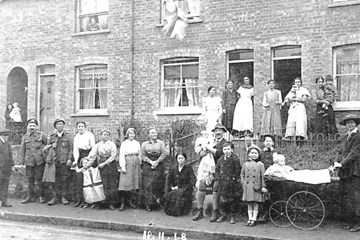 The Armistice at Home and Abroad : 11 November 1918