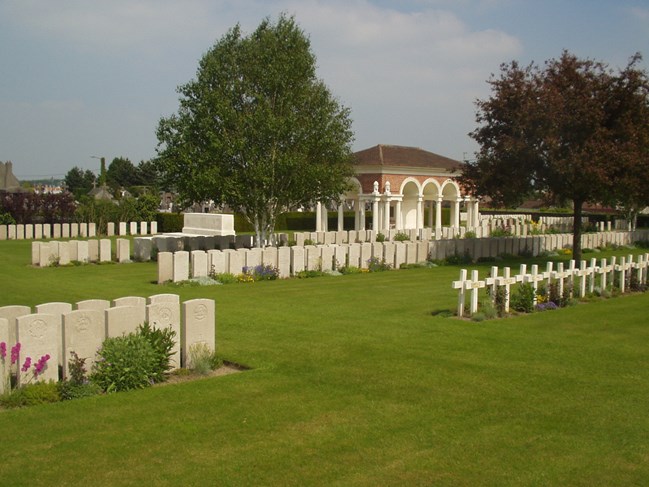 Le Touret Military Cemetery and Memorial (Richebourg) - Tripadvisor