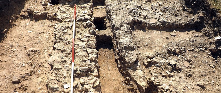 With a Trowel in the Trenches: Archaeology in the Great War by Clive Harris