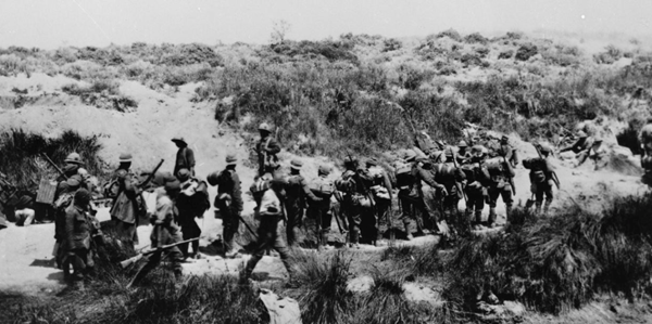 Troops of 8 Battalion Manchester Regiment gathered at Krithia Nullah (IWM) Q 69515