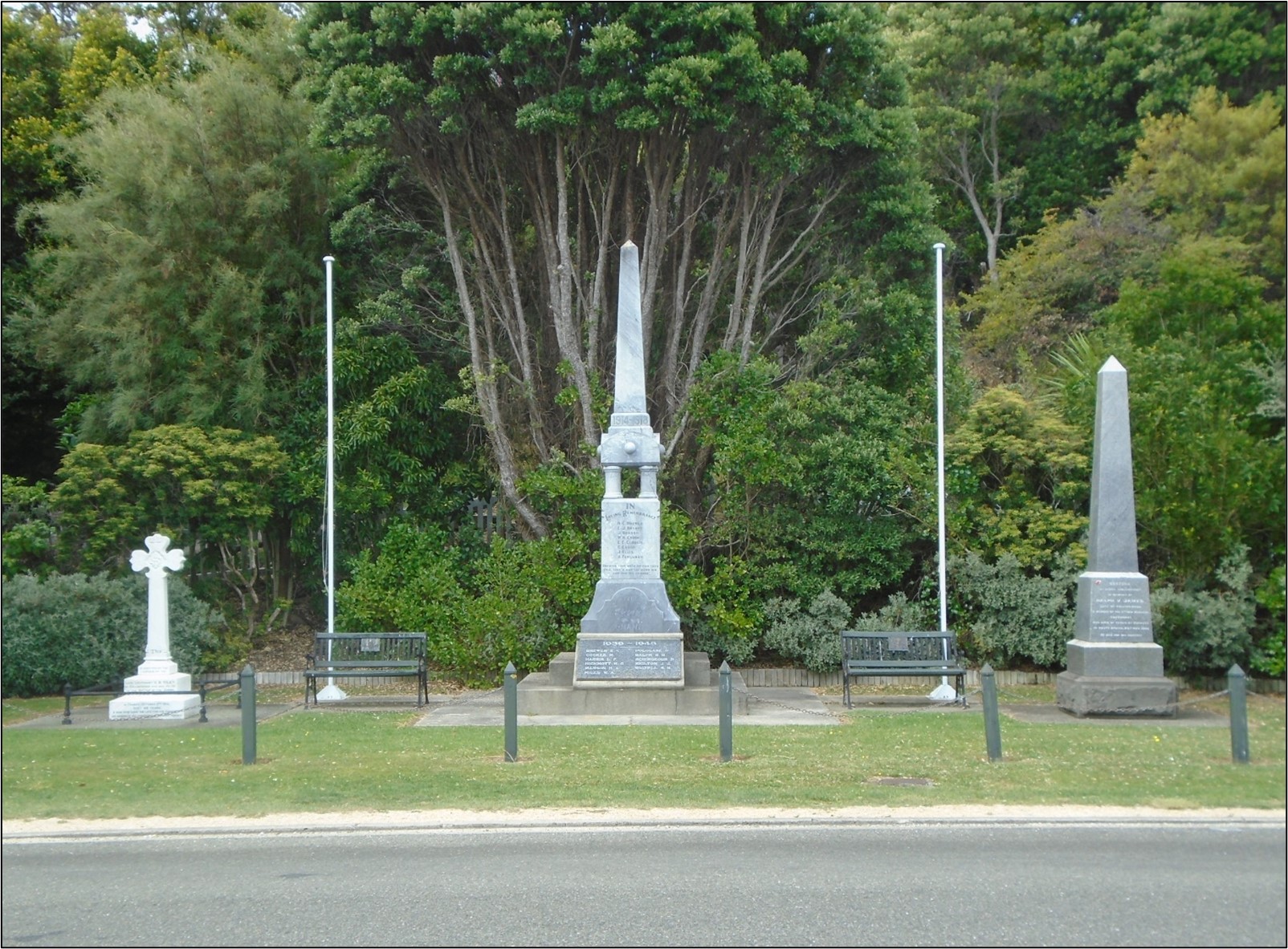 The Three Memorials At The Entrance To Collingwood