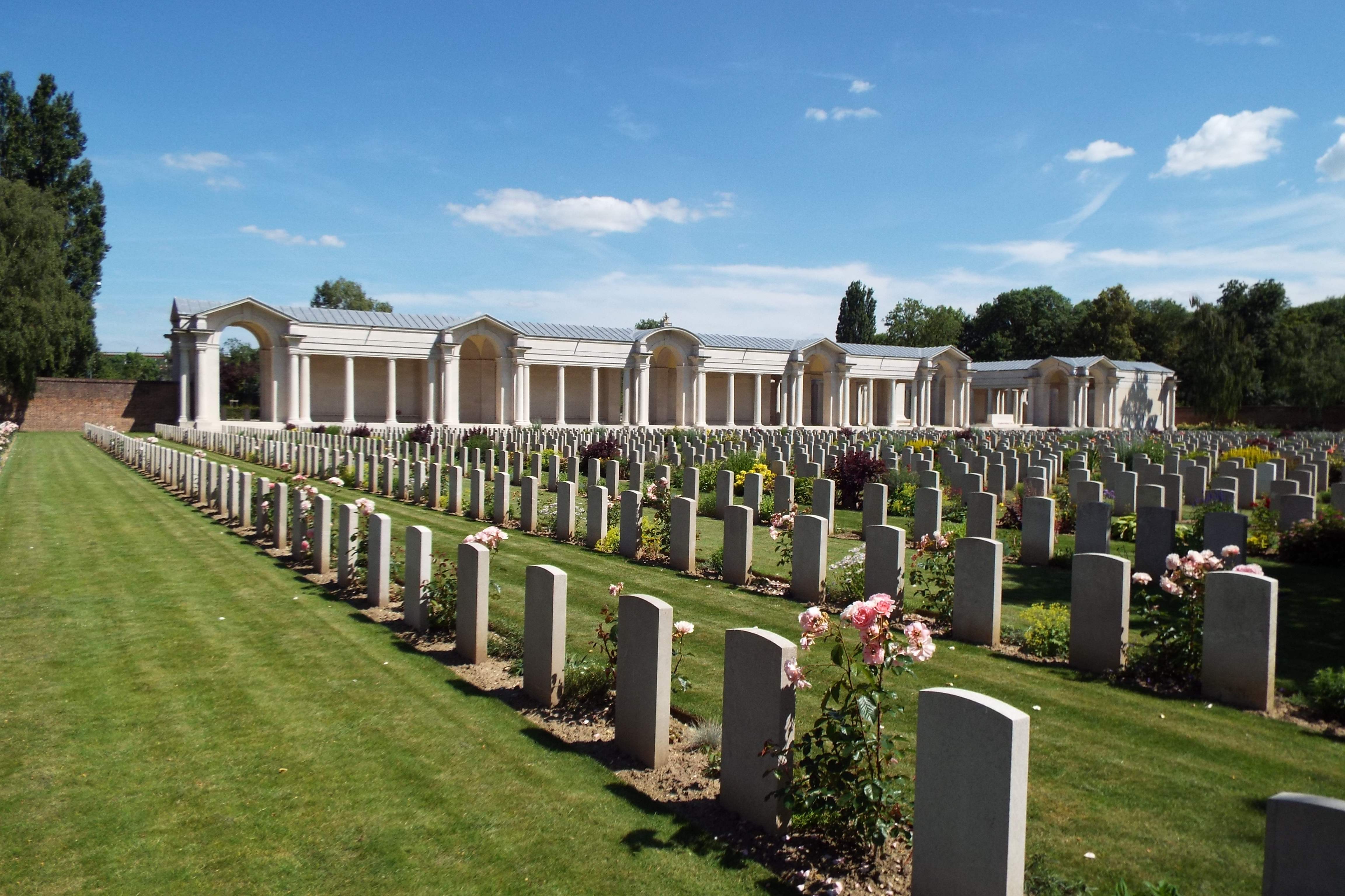 Fauborg D'Amiens Cemetery And Arras Memorial