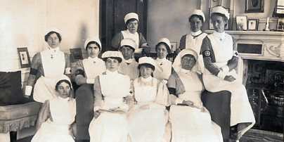 Olive Middleton In 1915 (Back Row, Far Right) At Gledhow Hall, The Estate Of Her Cousin, Baroness Airedale