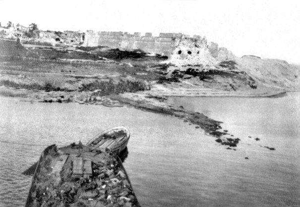 The View From The River Clyde. The Dark Patches On The Fore Shore Are Men Sheltering From The Withering Machine Gun Fire That Enfiladed The Beach