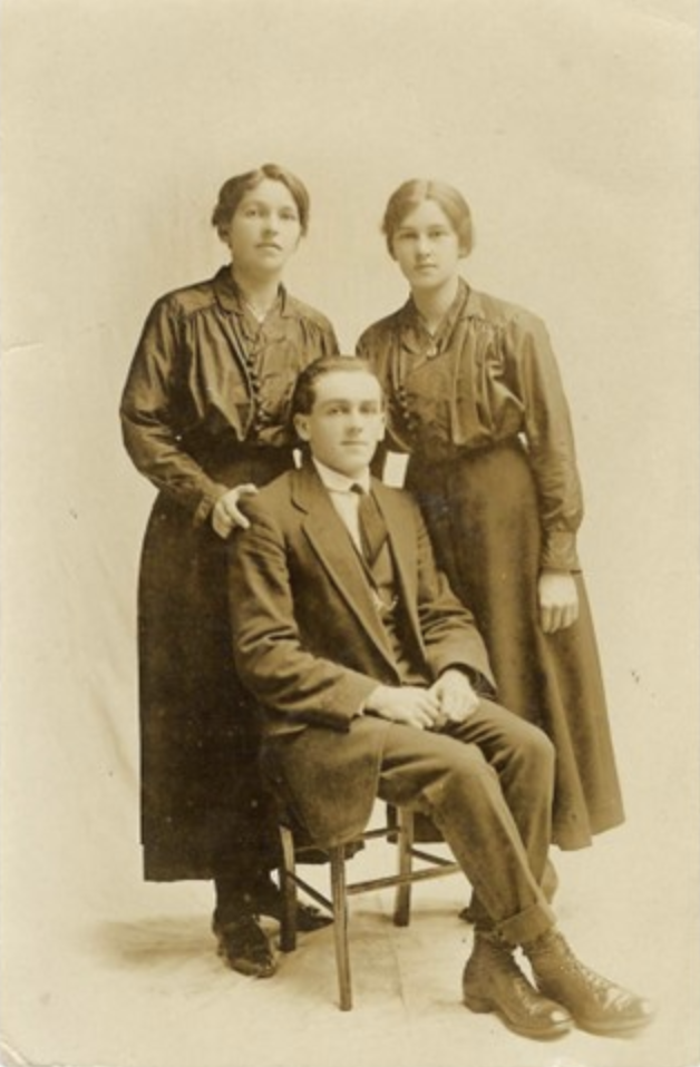 Tom With His Sisters, Elizabeth And Harriet Circa 1914
