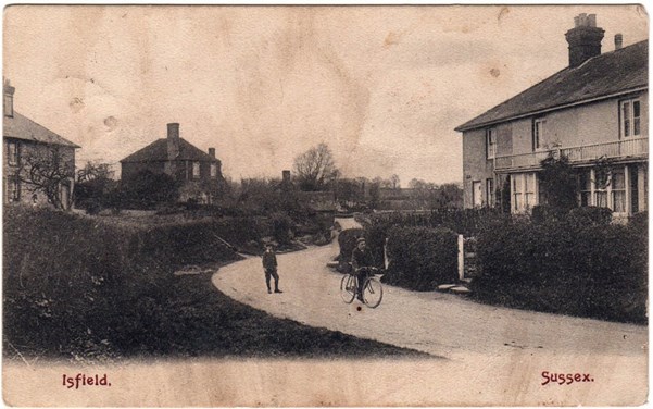 Isfield Village (Image – Frankthomas.Co.Uk)