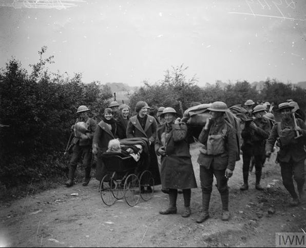 Belgian Refugee Women And British Wounded Of The Monmouthshire Regiment Coming Back. Gullegem, Near Heule, 15 October 1918. One Of The Soldiers Wears A Straw Hat