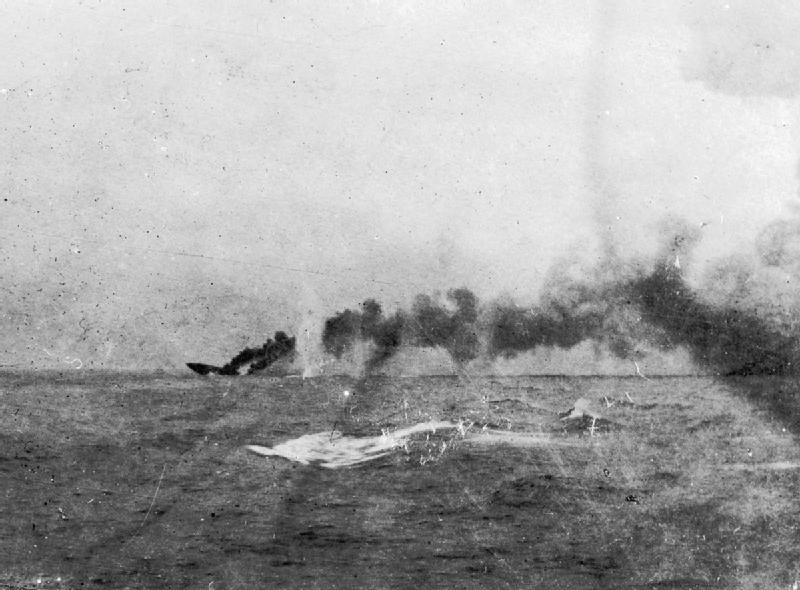 HMS Indefatigable Sinking.
