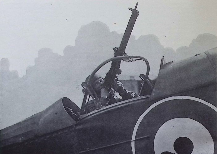 D.H.4 And The Gunner