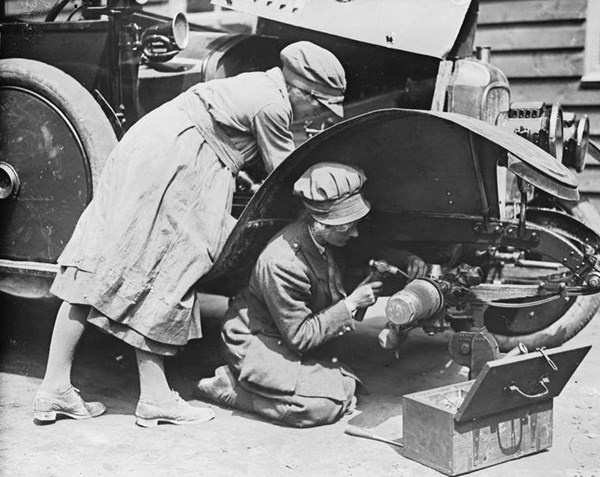 VAD Fitters At Work On A Car In Etaples
