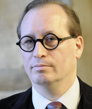 Dr Dominiek Dendooven