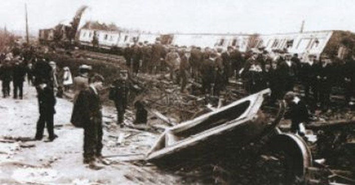 Sightseers Soon Came Along To Look At The Wreck. Gretna Rail Disaster 1915