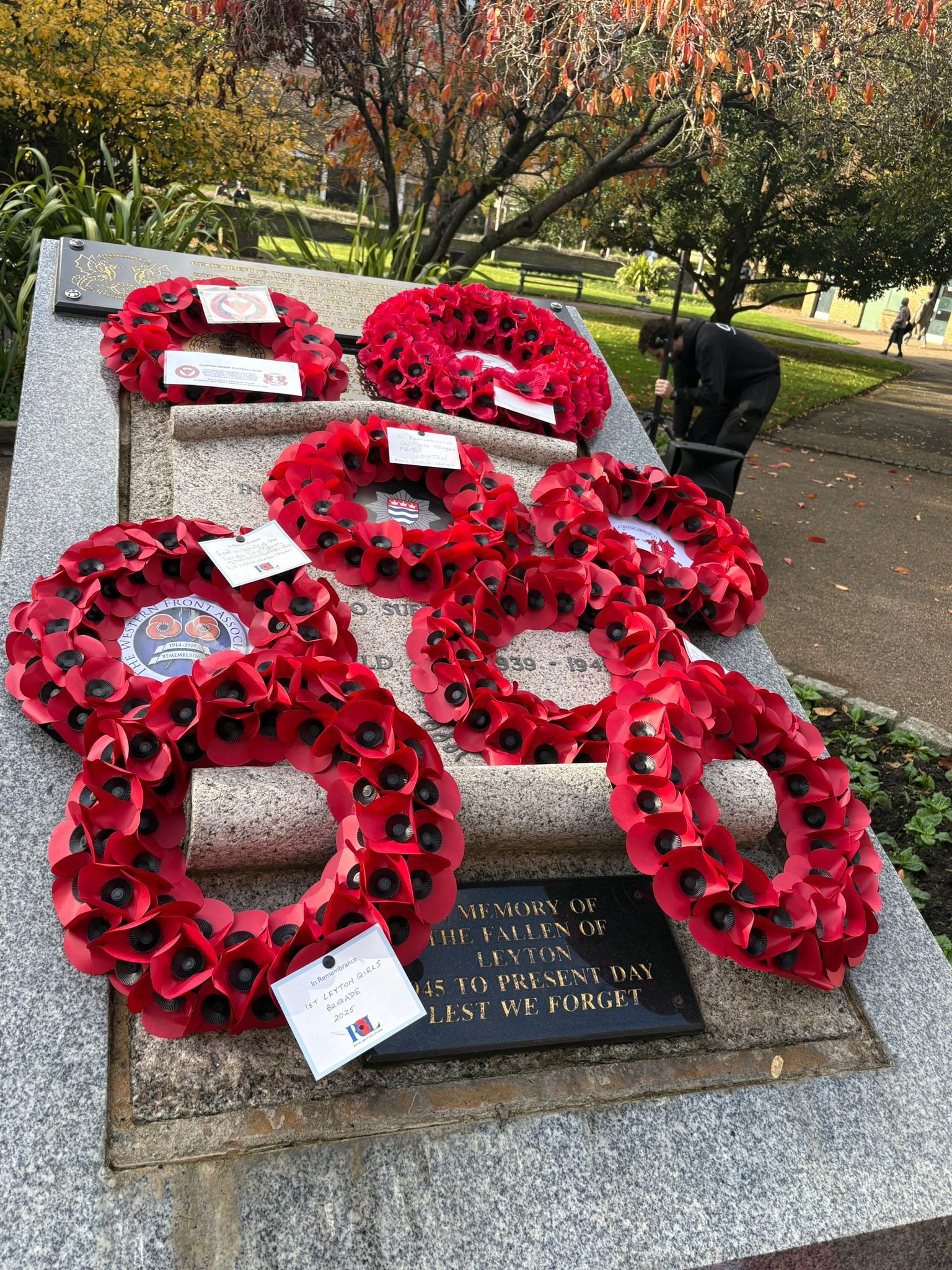 07 Memorial And Wreaths (2)