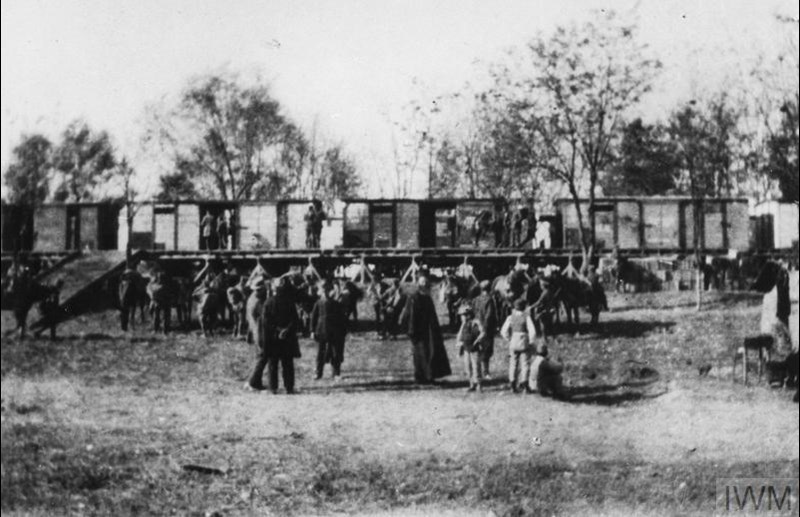 Transport Of The 5Th Connaught Rangers Detraining At Doiran Station, 15 November 1915. IWM Q55120