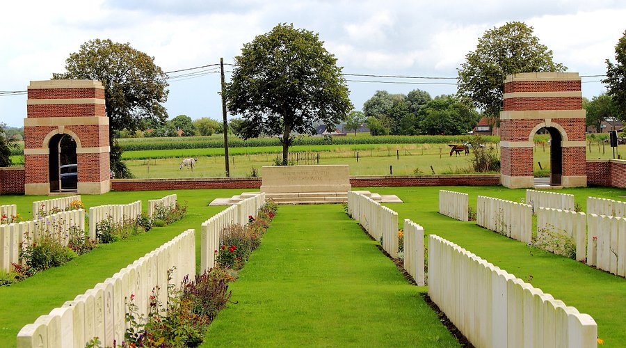 La Clytte Military Cemetery