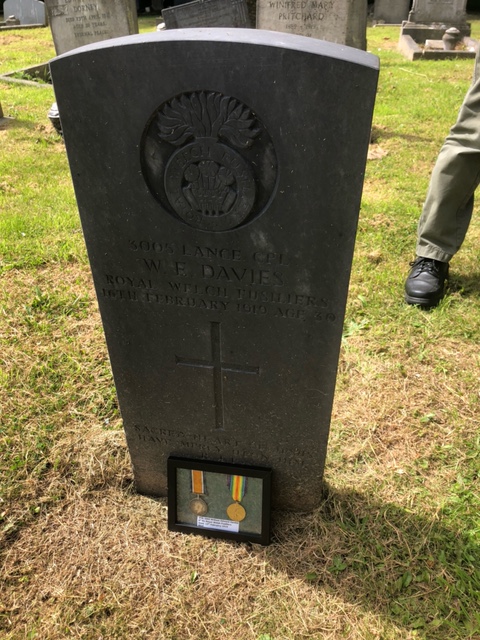 William's Headstone & Medals