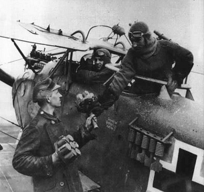 Observer Being Handed A Geballte Ladung