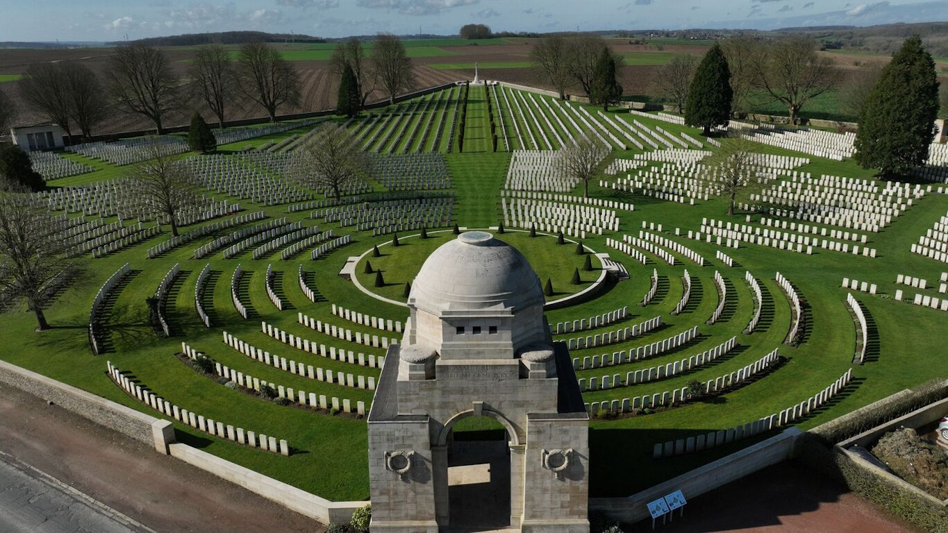 Cabaret Rouge British Cemetery In Souchez (CWGC)