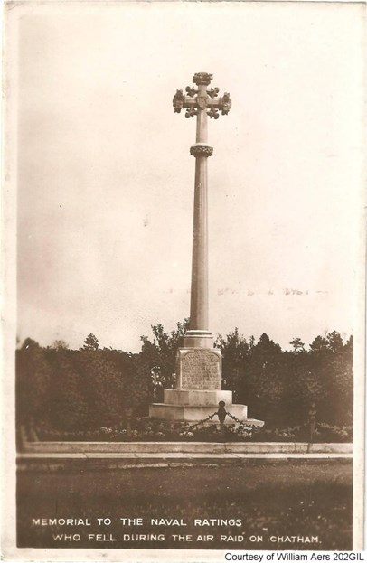 Memorial  Old Postcard