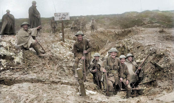 WW1 Soldiers In Trench 1020975