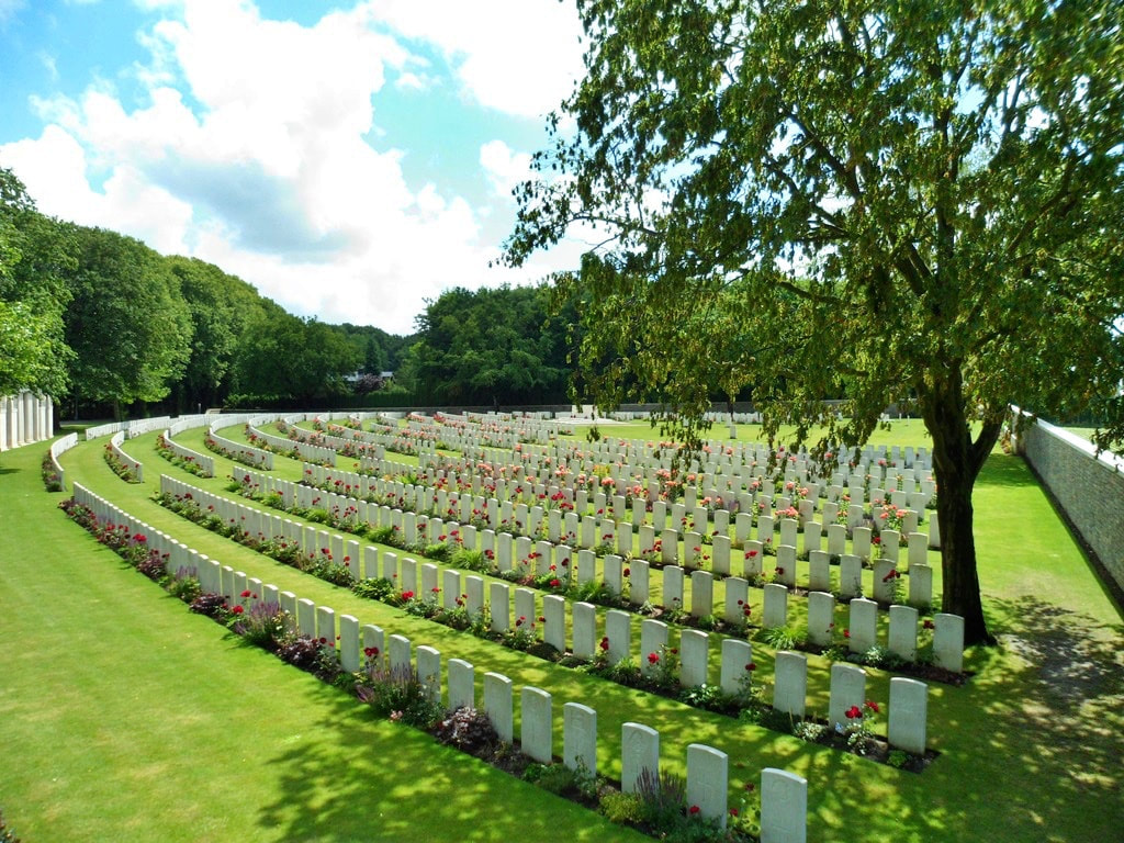 Sanctuary Wood Cemetery (CWGC)