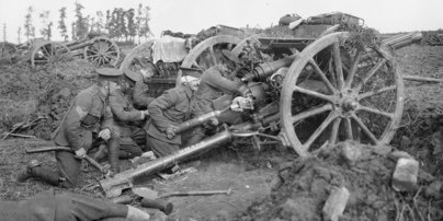 Brish Field Gun In Action 1914 (IWM Q109609)
