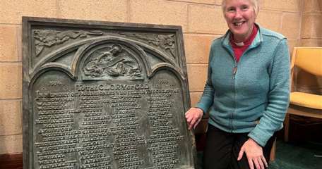 Christ Church Vicar With The First Returned War Memorial