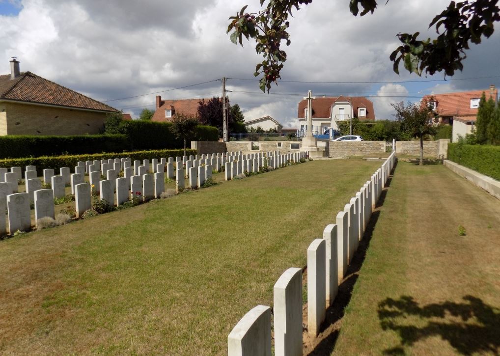 QUERRIEU BRITISH CEMETERY Cwgc
