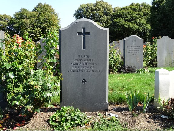 Thomas Ginn Headstone Canadian Virtual War Memorial