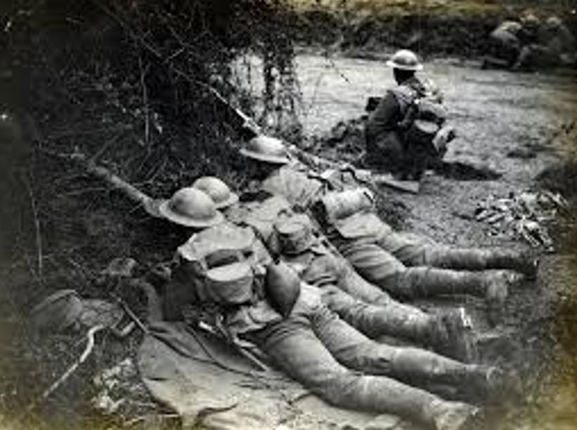 A Lewis Gun Team In Action During The German Spring Offensive, 1918 (1)