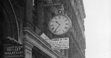 A Notice Below A Clock Informing The Public Of The End Of Daylight Saving Time In October 1916