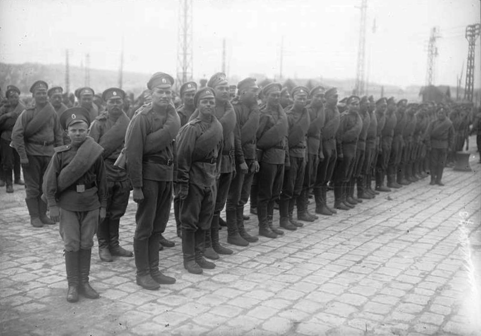 The Russian Expeditionary Force Arrives At Marseille, 1916 3