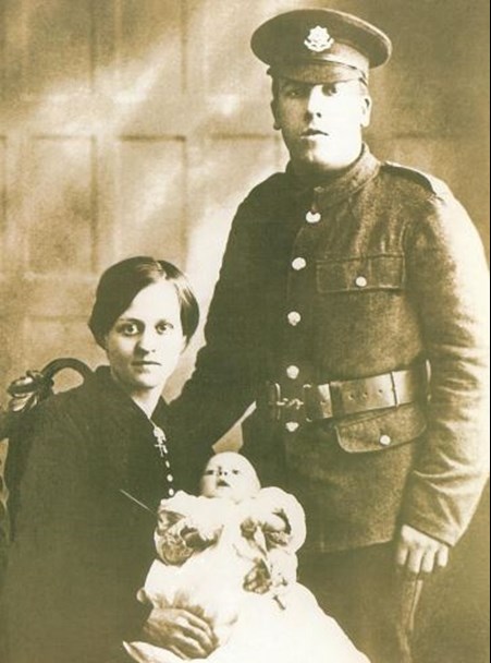 A Photo Of Thomas, Who Is Seen With His Wife Elizabeth And One Of Their Children.