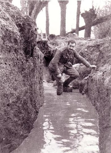 Cameronian Officer Robin Morley Negotiates A Flooded Trench At Bois Grenier In January 1915