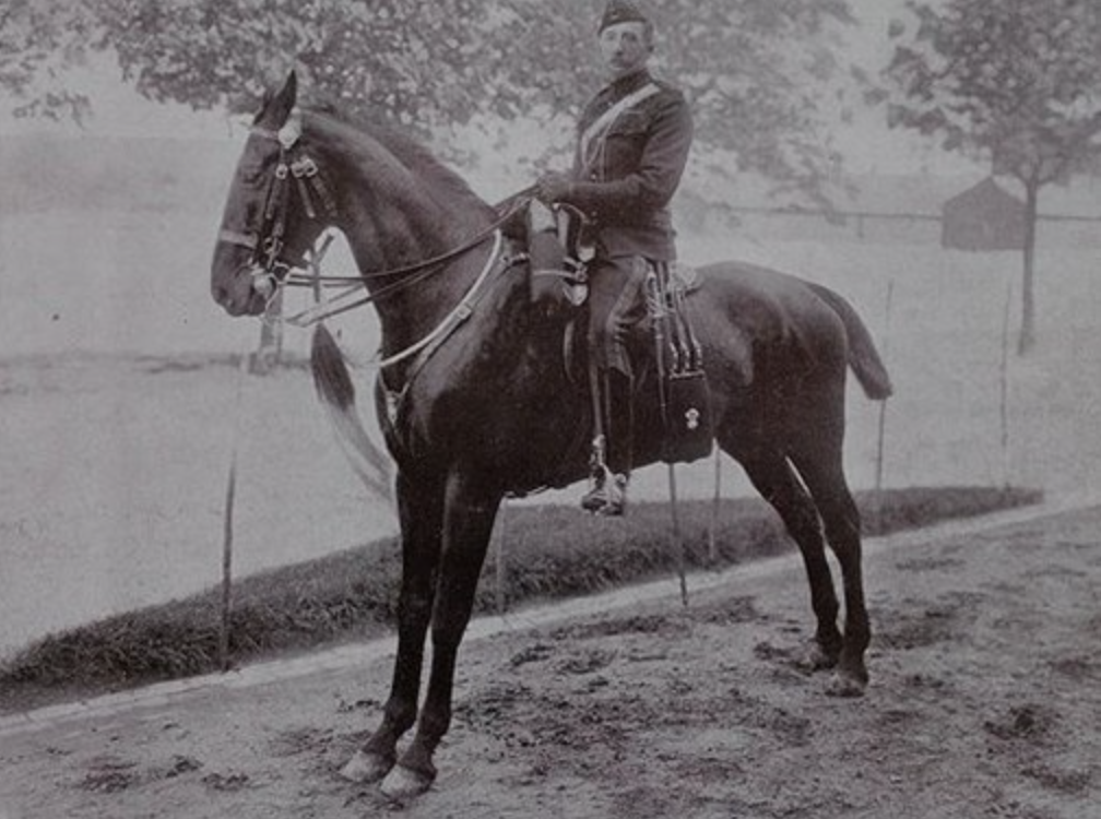 Junks Mounted In Uniform (1)