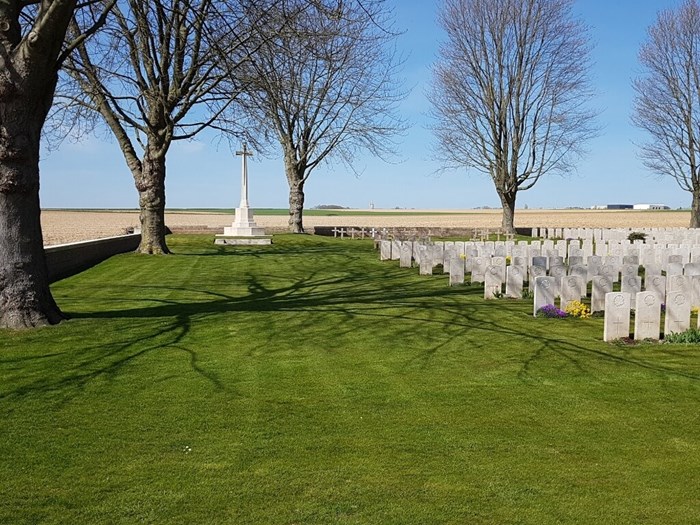 Nine Elms Cemetery, Thelus